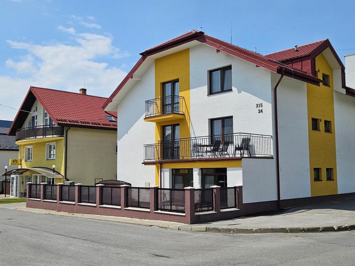 Comenius Apartments - Apartmany Na Rohu سفيدنيك المظهر الخارجي الصورة